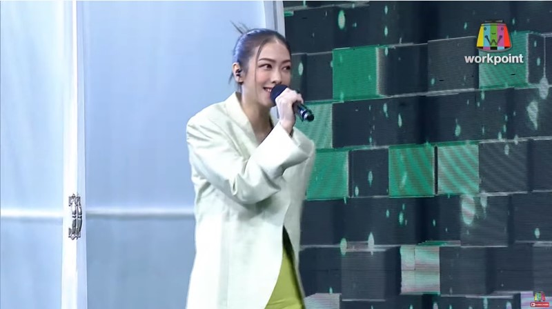 ร้องข้ามกำแพง