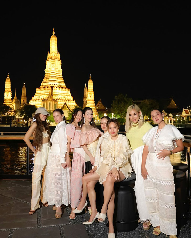 นานา ไรบีนา กับเพื่อนแก๊งนางฟ้า