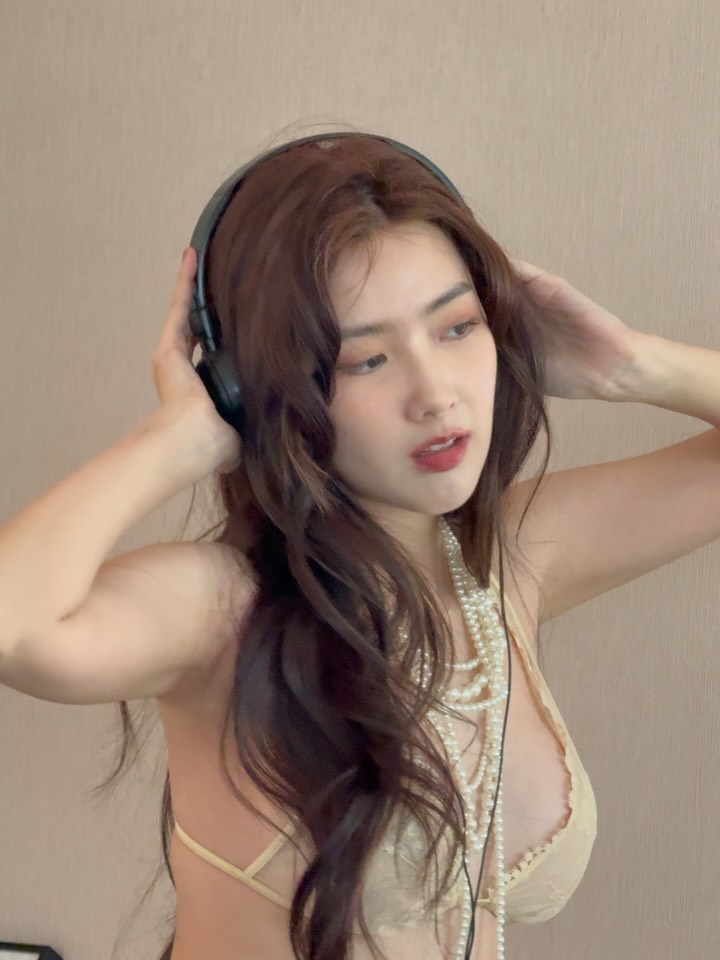 เบียร์ เดอะวอยซ์ Photobook