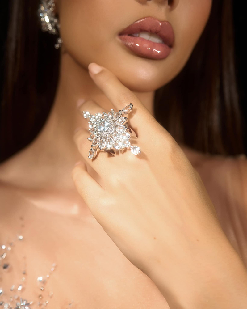 แอนโทเนีย โพซิ้ว 