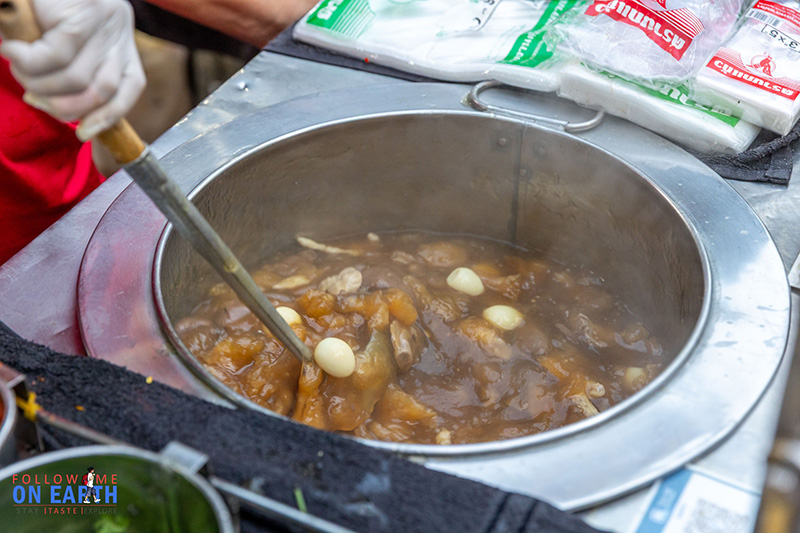 ตลาดตรอกหม้อ เสาชิงช้า