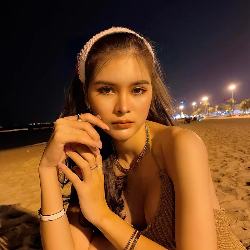 เอ๋ มิรา