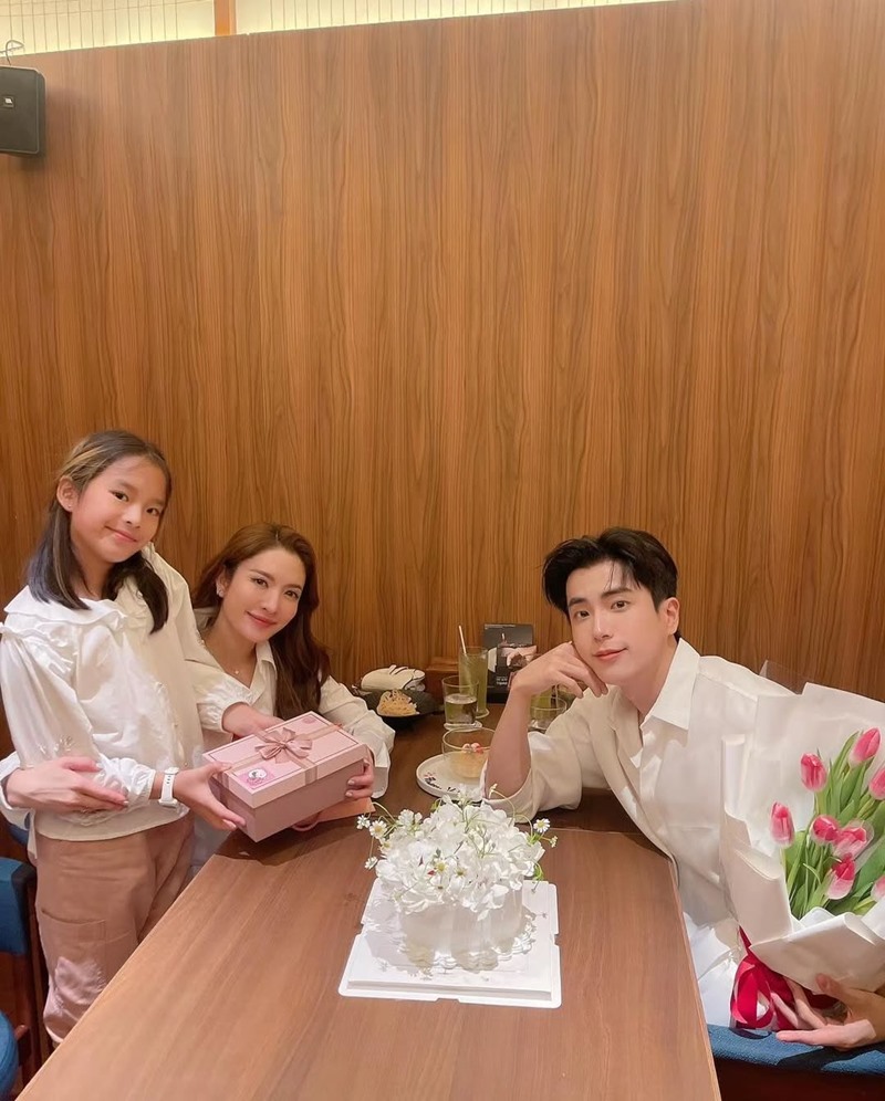 แอฟ ทักษอร - นนกุล ชานน - น้องปีใหม่