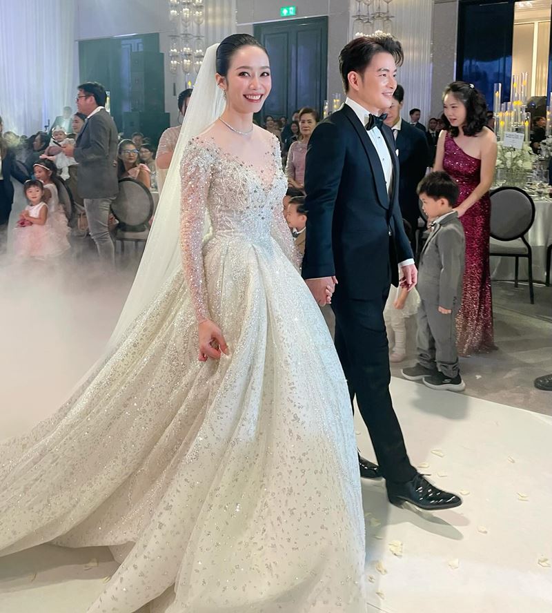 เอ วราวุธ - ออม อัทธนียา ฉลองวิวาห์หวาน