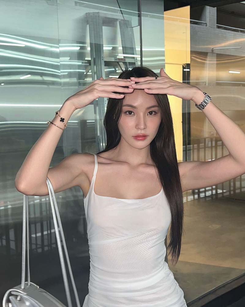 กระปุก พลอยนิรา