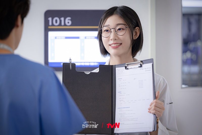 Resident Playbook เพลย์บุ๊คชุดกาวน์ ซีรีส์เกาหลี