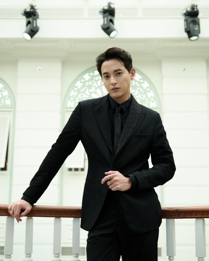 เจมส์ จิรายุ