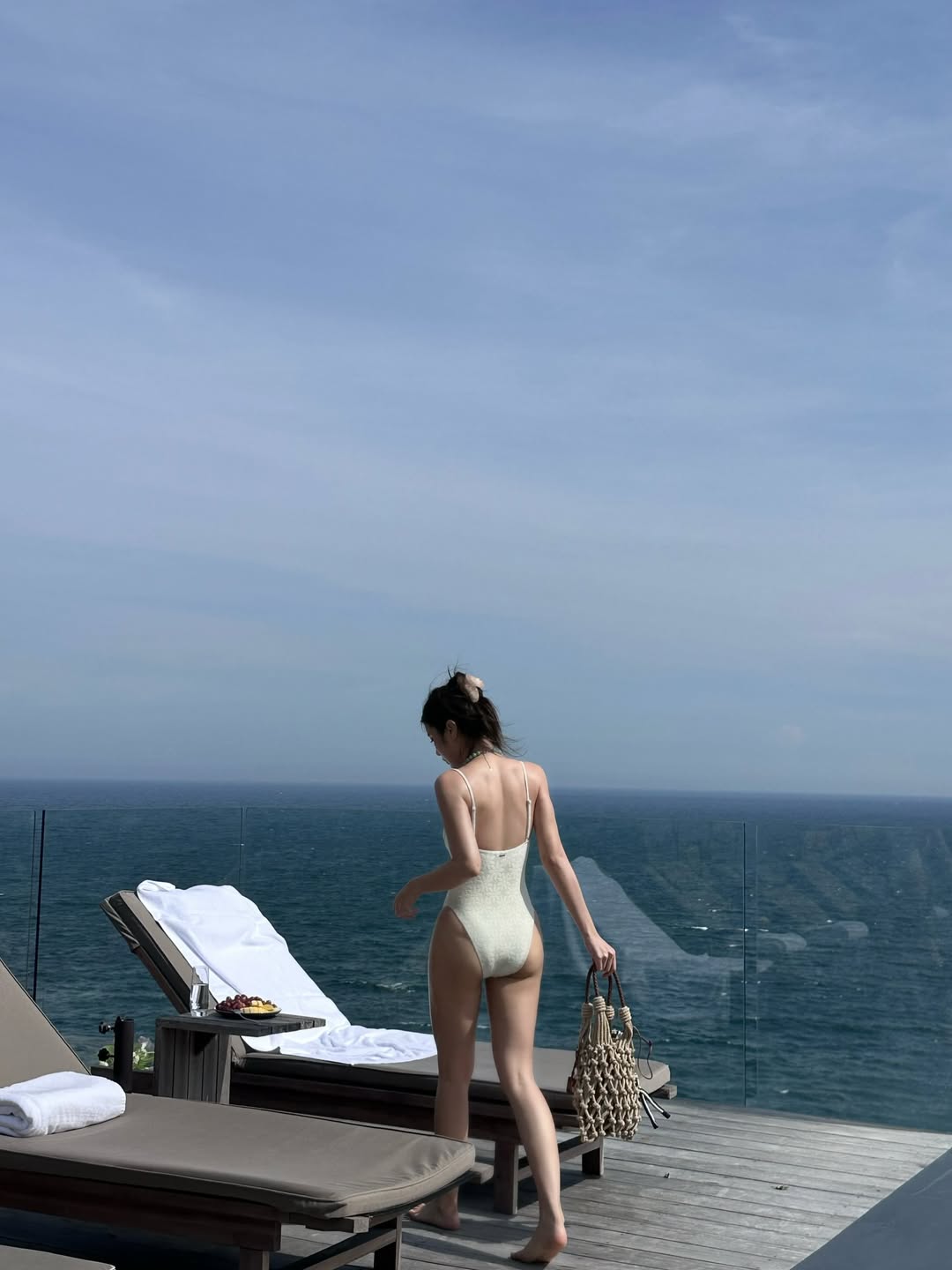 เก้า สุภัสสรา อวดลุคเซ็กซี่ซู่ซ่าริมทะเล