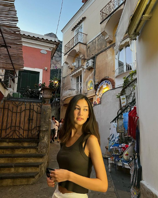 คลอดีน อทิตยา ประวัติ