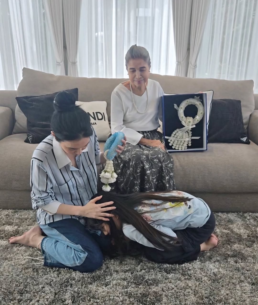 เมย์ เฟื่องอารมย์ คุณแม่ และน้องมายู