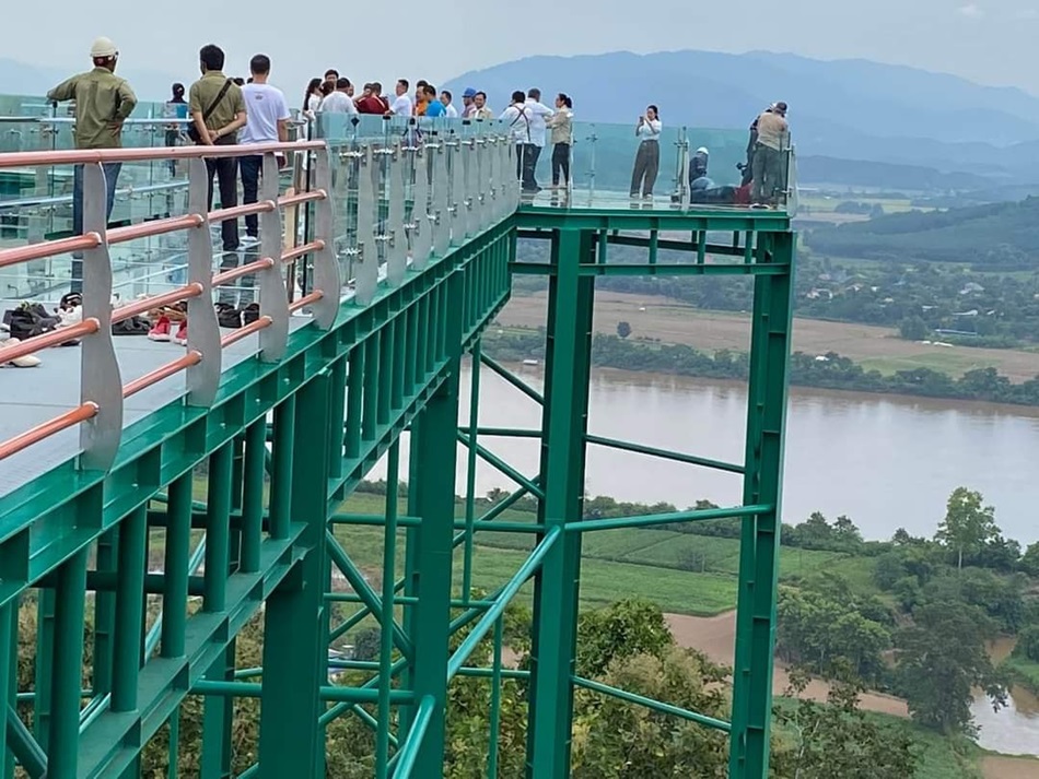 สกายวอล์กผาเงา