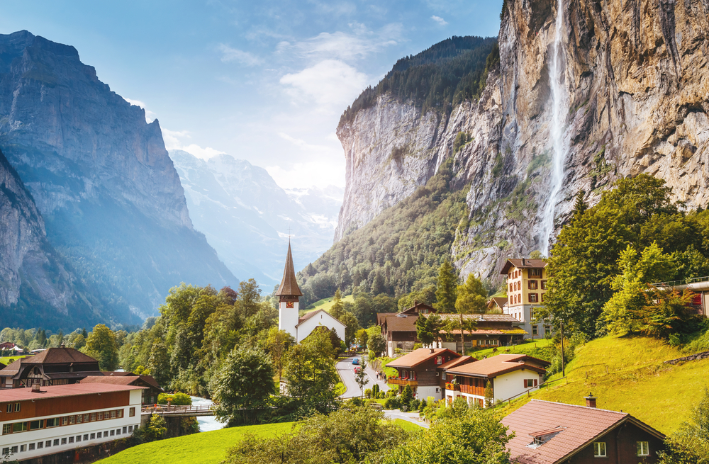Lauterbrunnen หมู่บ้านกลางหุบเขาในสวิตเซอร์แลนด์ วิวหลักล้าน