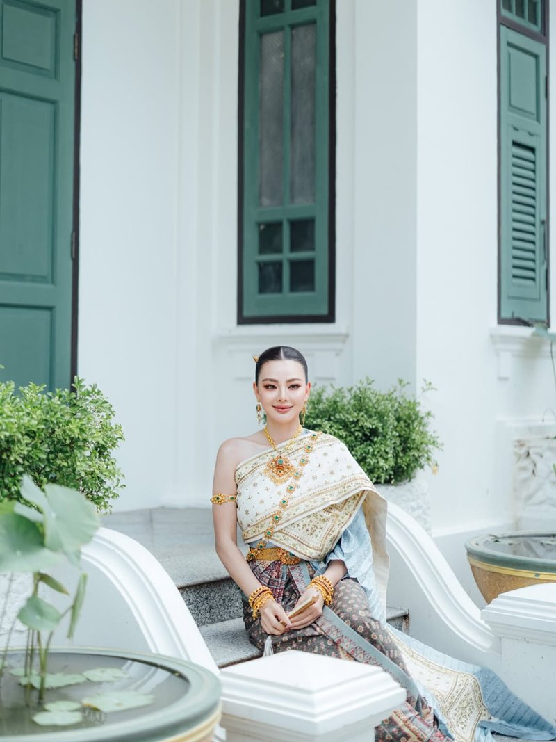 ดิว อริสรา สวมชุดไทย ควง วู้ดดี้ ล่ำซำ ทำบุญ เผยรูปคู่ครั้งแรก เหมาะสมกันสุด ๆ