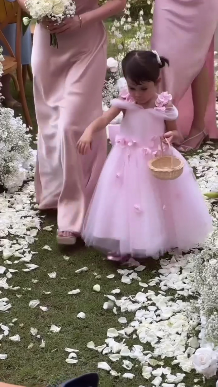 หญิง พลอยชมพู น้องสาวกอล์ฟ ไมค์ แต่งงานที่ไทย