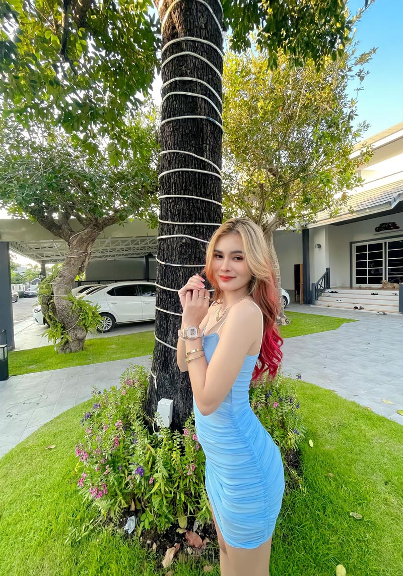 เอ๋ มิรา