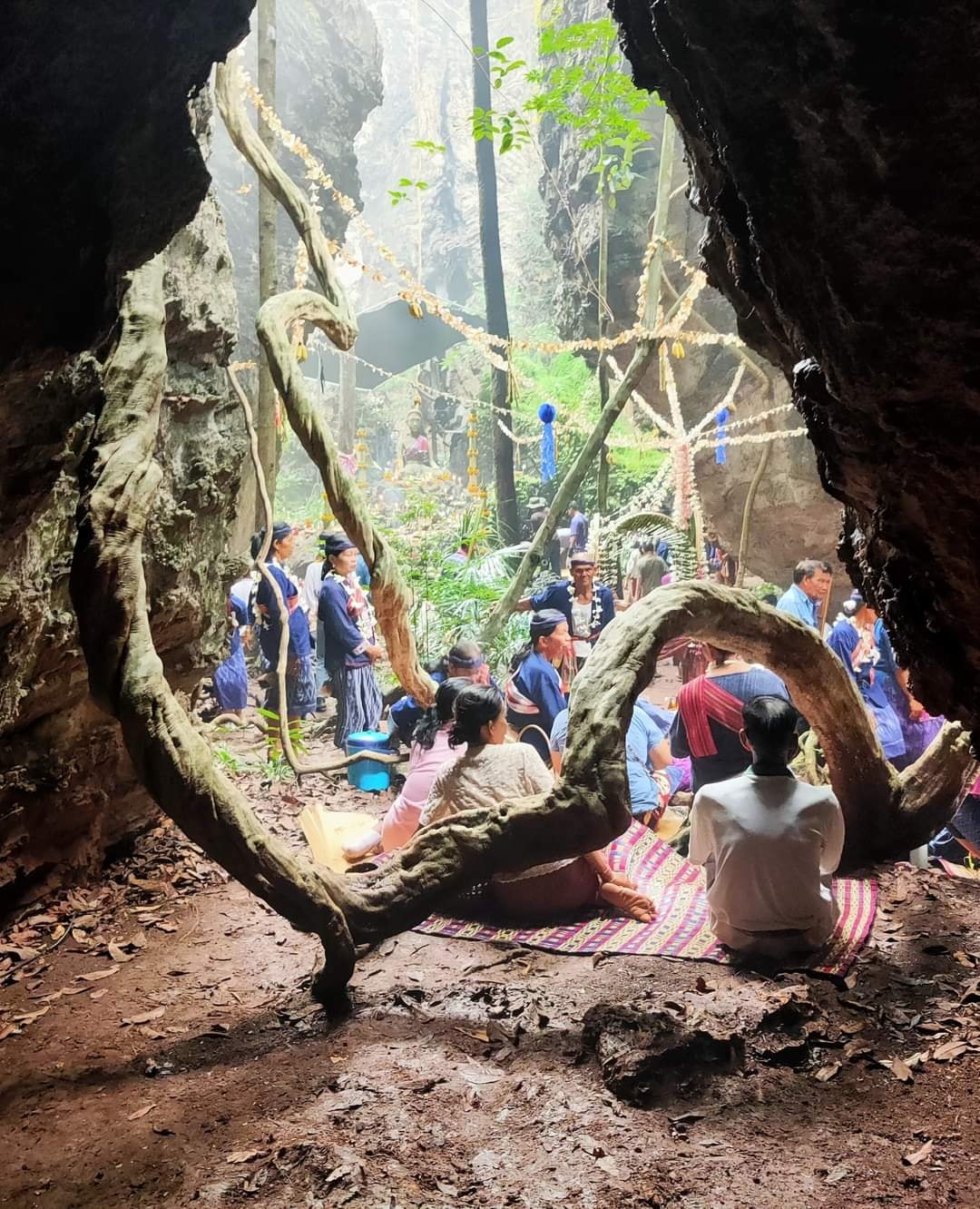 ชมความงดงามของธรรมชาติ วัดถ้ำโพธิสัตว์ สถานที่จากหนัง ...