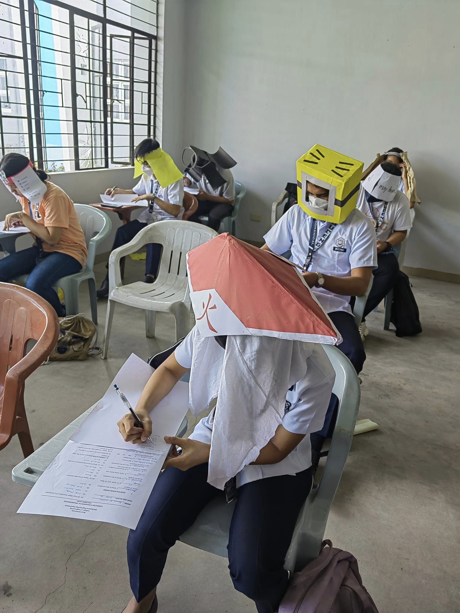 หมวกกันลอกข้อสอบ