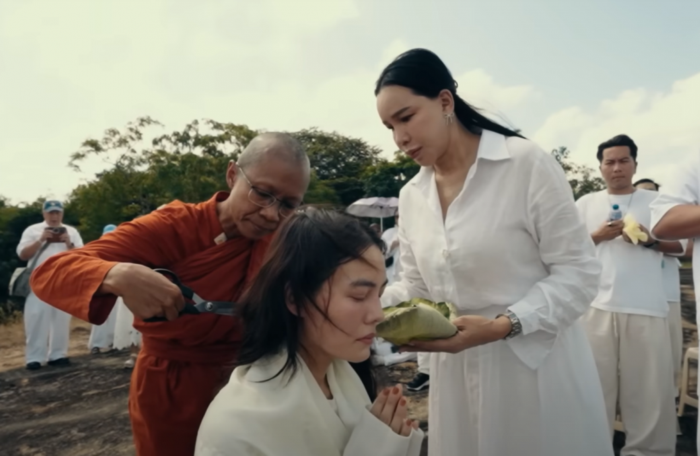 เจนี่ เทียนโพธิ์สุวรรณ บวชสามเณรีที่ศรีลังกา