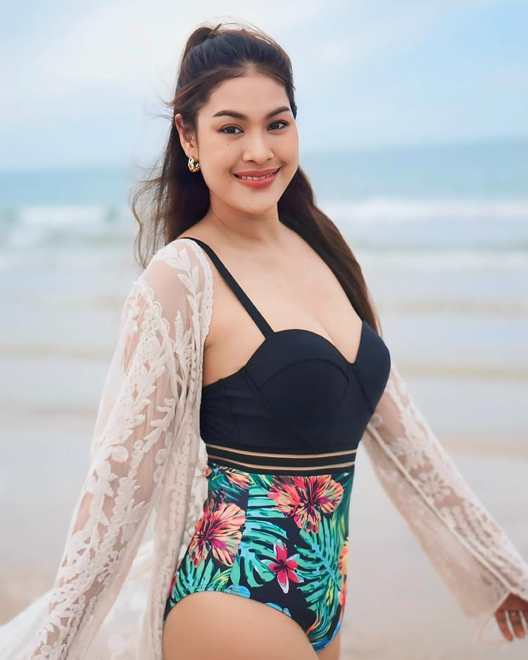 ใบเฟิร์น สุทธิยา นักร้องลูกทุ่งชื่อดัง เปิดโหมดเซ็กซี่