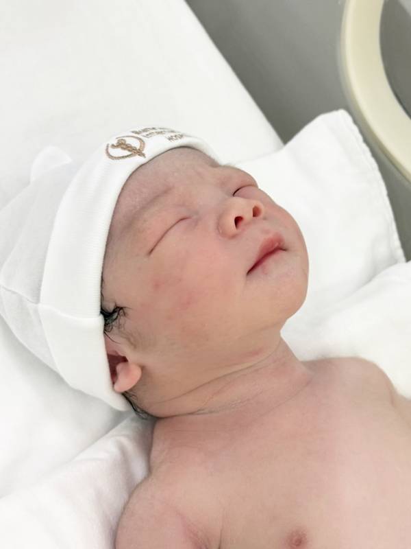 เมย์ พิชญ์นาฏ คลอดลูก