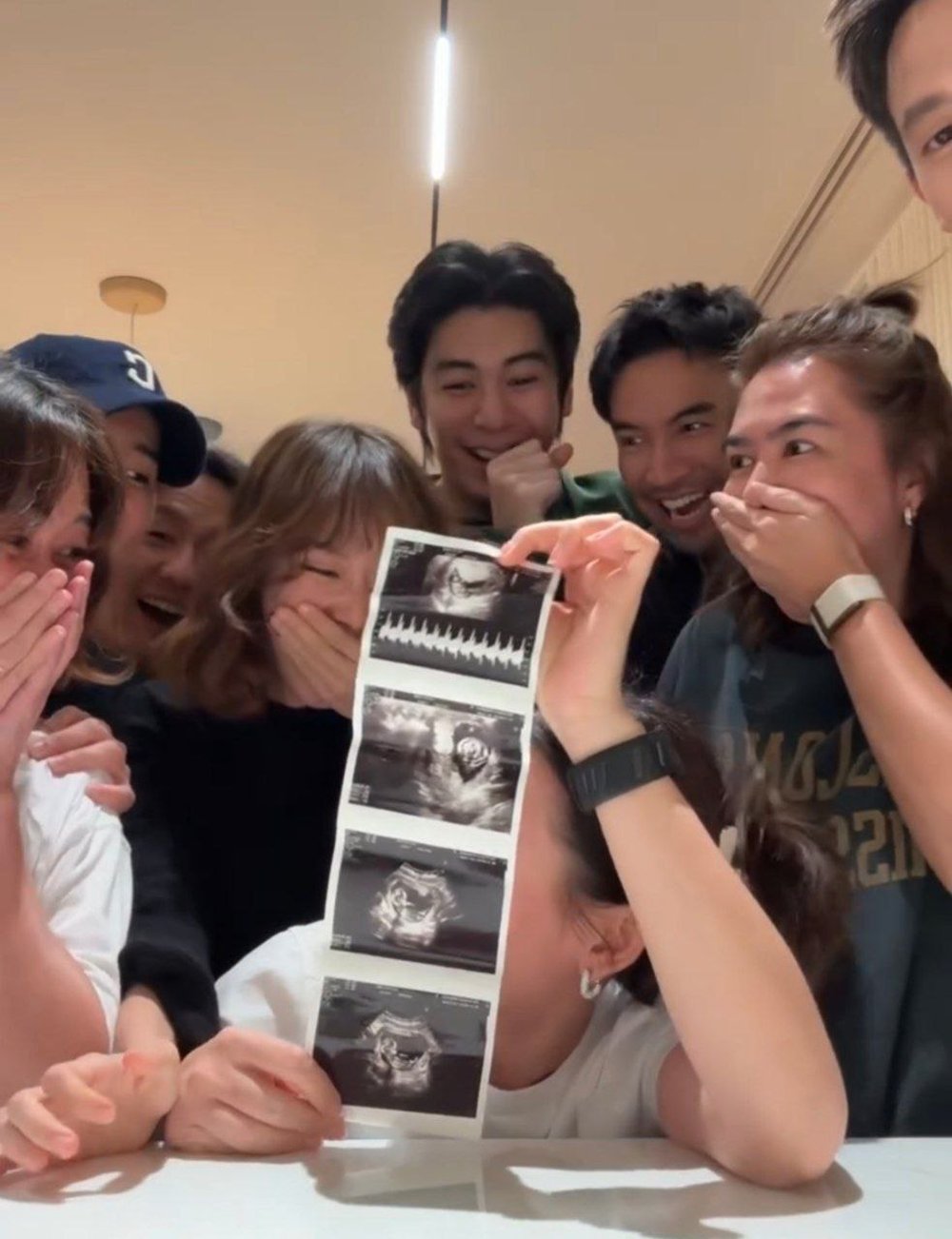 เปิดโมเมนต์ เจมส์จิ-โฟม เซอร์ไพรส์เพื่อน ๆ ด้วยข่าวท้อง แต่มีคนรู้ก่อน