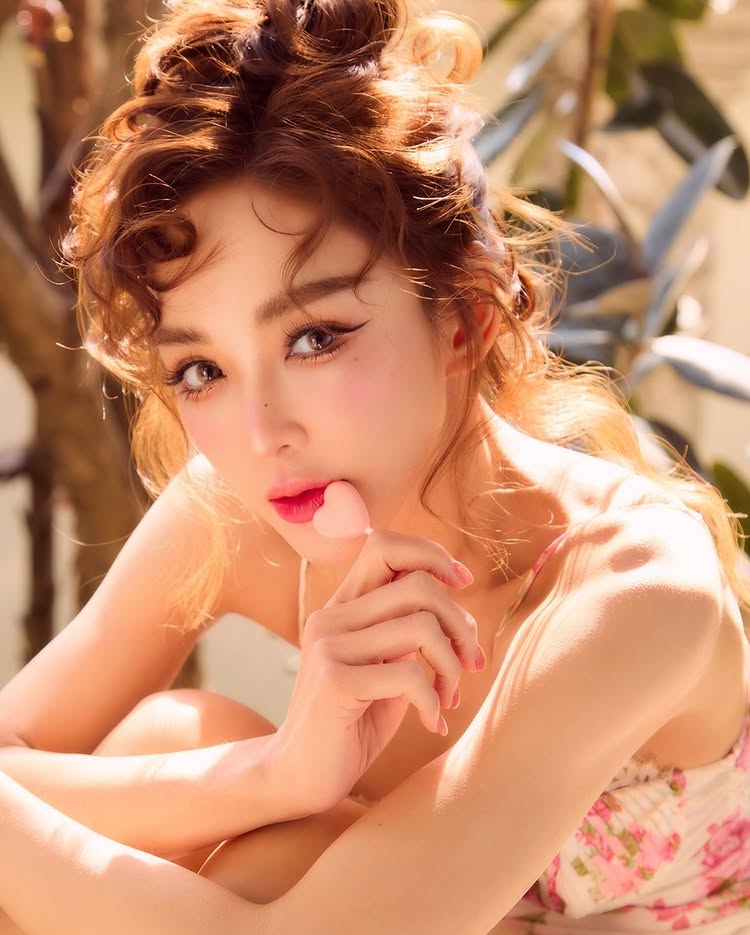 เป้ย ปานวาด นุ่งสั้นโชว์หุ่นสวยสับ หวานละมุน แฝงความเซ็กซี่