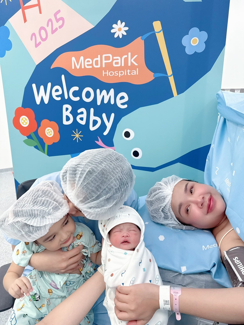 เจนนี่ รัชนก คลอดแล้ว อวดโฉมลูกสาวคนที่ 2 น้องจาญ่า