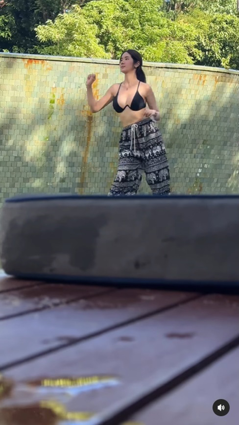 นุ่น สุทธิภา ดาราเซ็กซี่ ดาราชุดว่ายน้ำ