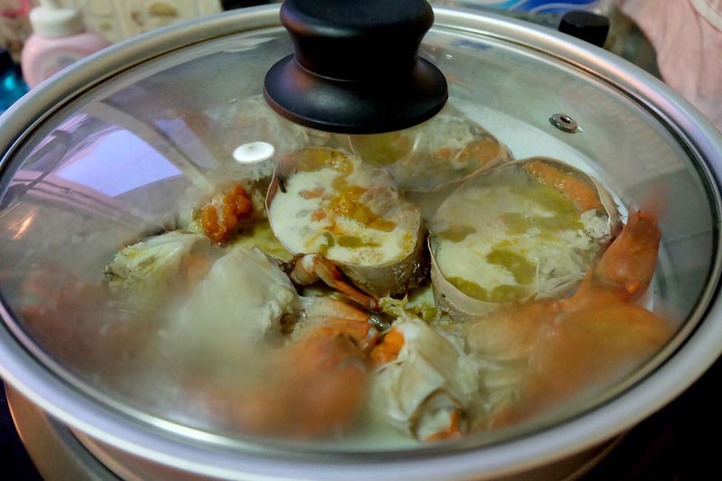 ปูไข่นึ่งนมสด