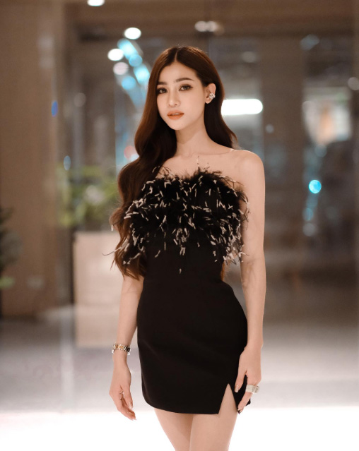 แบม ไพลิน ประวัติ