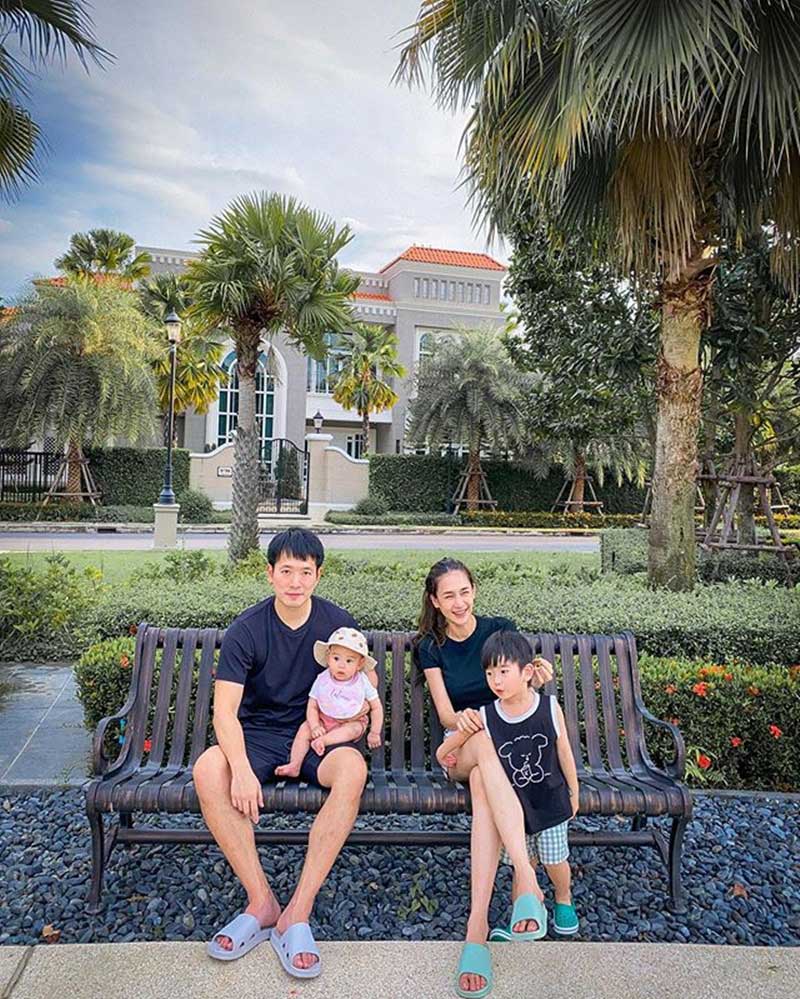 เนย โชติกา ครอบครัว