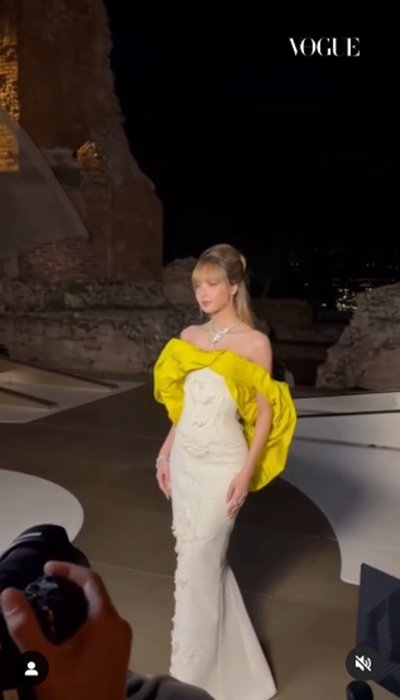 ลิซ่า ห่มเครื่องเพชร 5.52 กะรัต ร่วมงานเปิดตัว Bvlgari