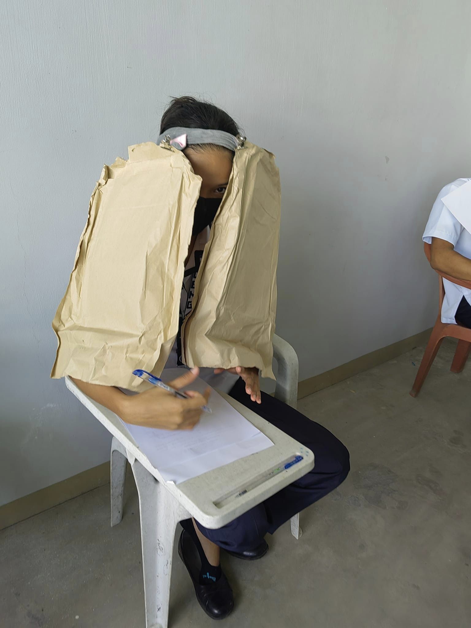 หมวกกันลอกข้อสอบ