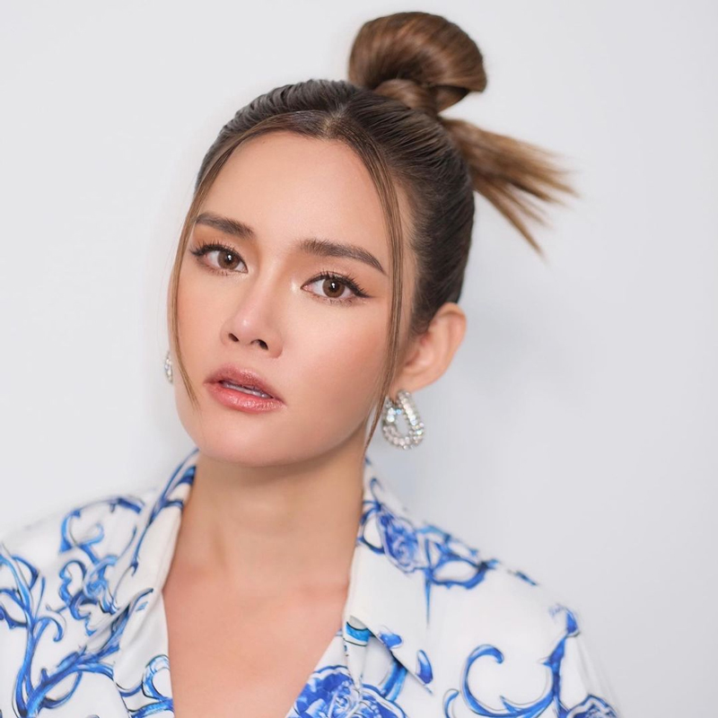 หญิง รฐา