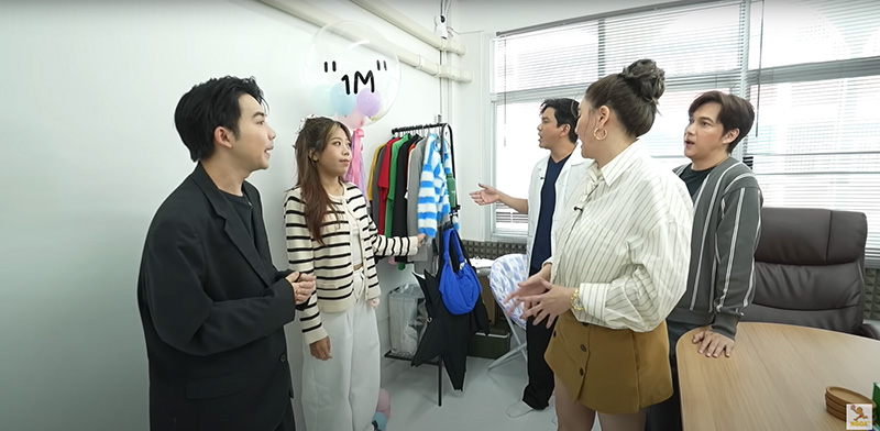 ตีท้ายครัวบุกออฟฟิศคู่หูอินฟลูฯ มอส-มาย