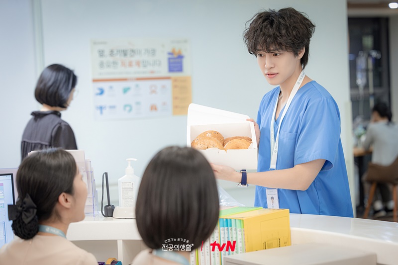 Resident Playbook เพลย์บุ๊คชุดกาวน์ ซีรีส์เกาหลี