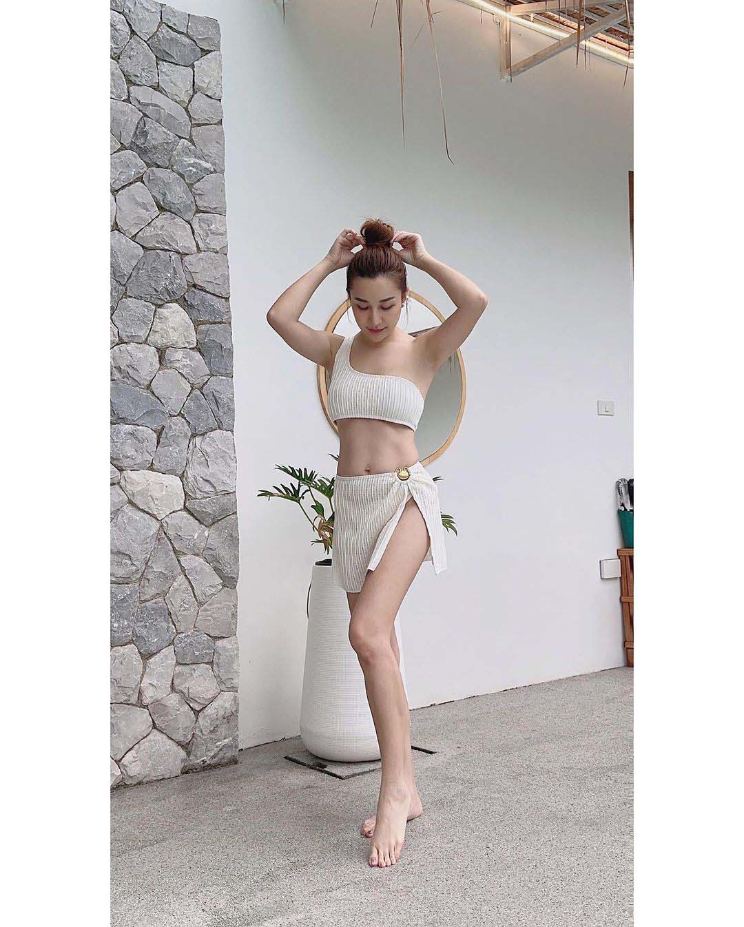 เอ็ม บุษราคัม ชุดว่ายน้ำ