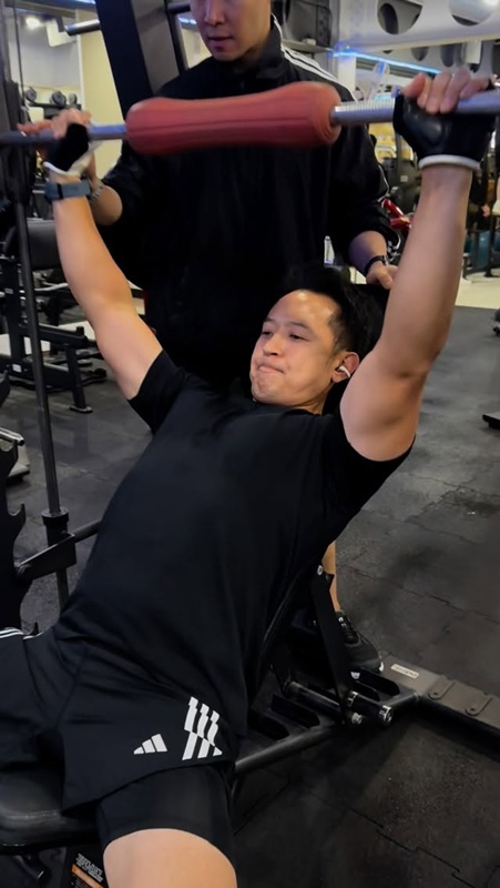 มิค บรมวุฒิ