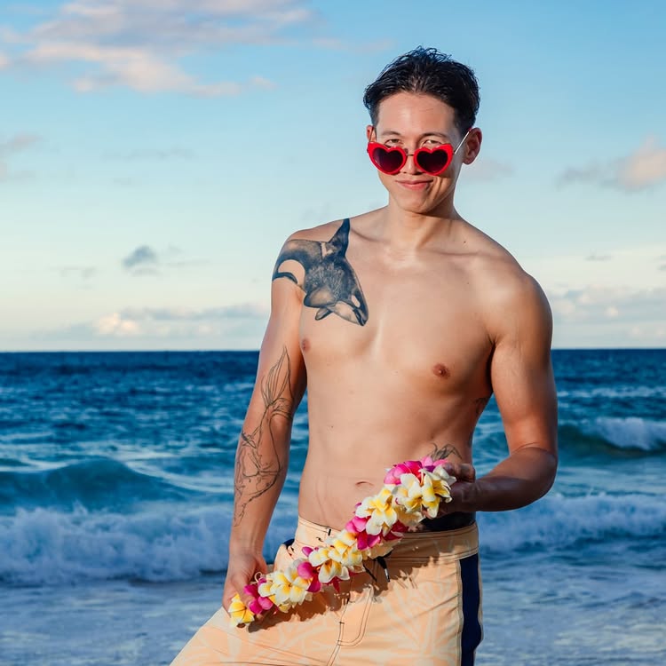 ทราย สก๊อต โชว์หุ่นเฟิร์ม ซิกแพกมาเต็ม อย่างเท่