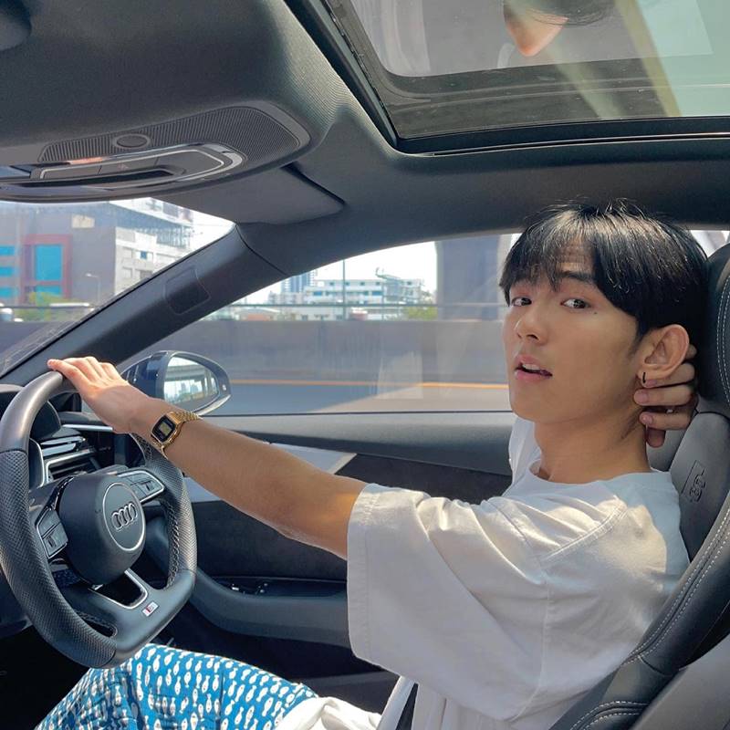 เฟิร์ส อนุวัตน์