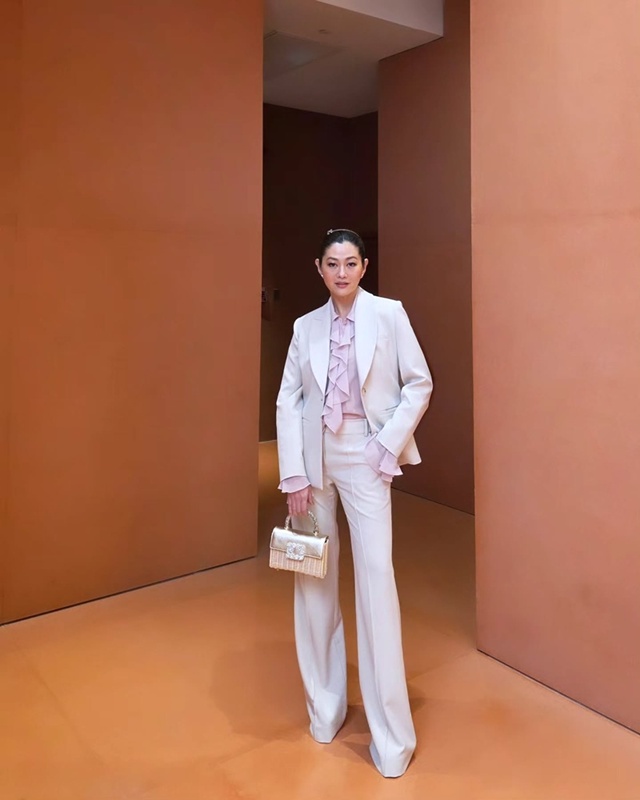 สู่ขวัญ บูลกุล อายุ 52 แล้ว