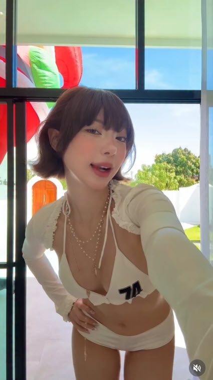 พลอยชมพู ทรงผมสั้นลุคใหม่