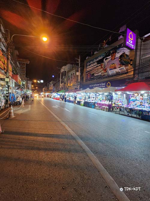 ตลาดโต้รุ่งช้างเผือก, ตลาดโต้รุ่งประตูเชียงใหม่, กาดหลวงกลางคืน