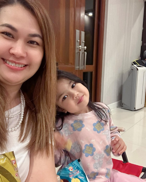 จูน เพ็ญชุลี ประวัติ