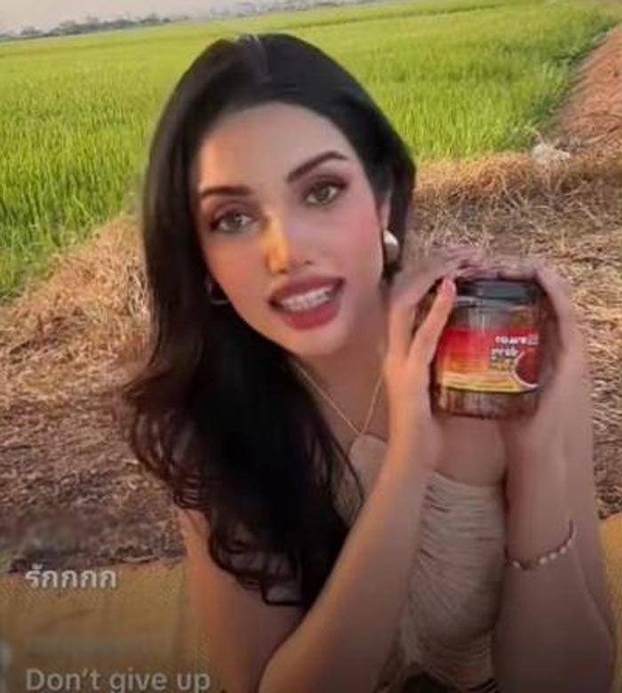 นางงานไลฟ์ขายของ