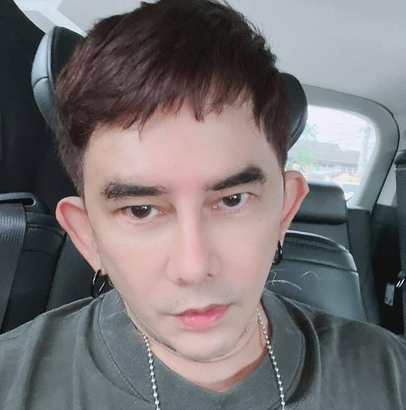 พชร์ อานนท์