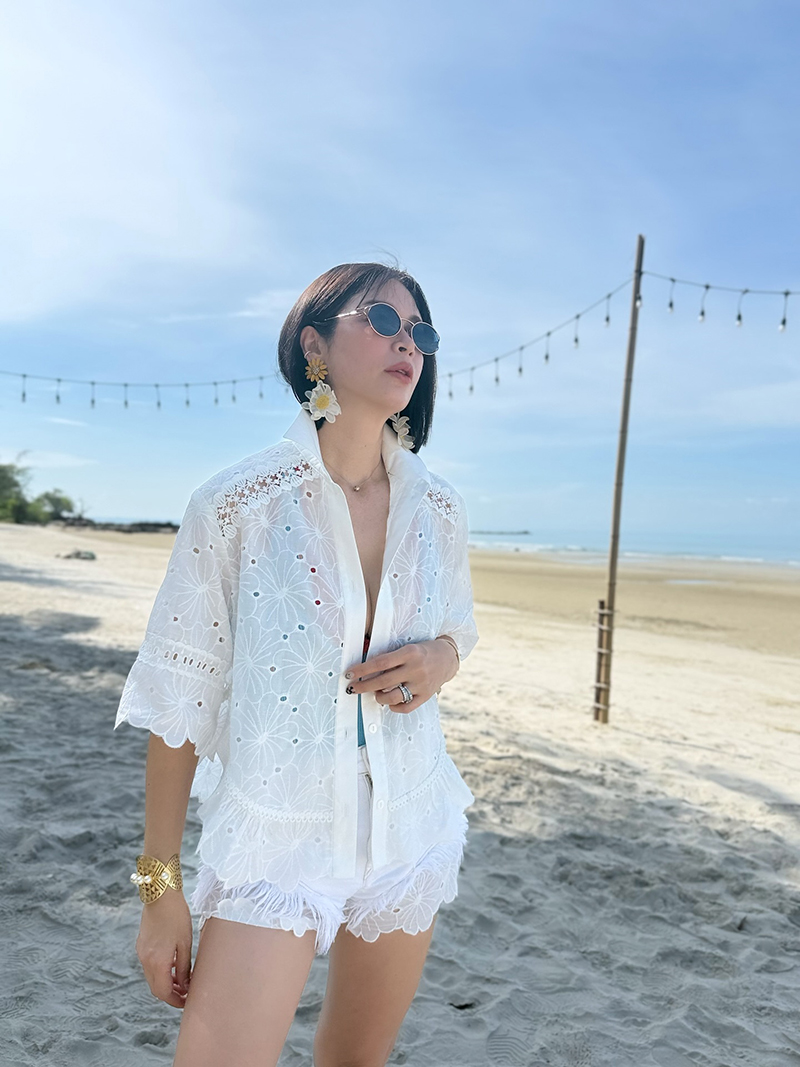 เมย์ มาริษา อวดหุ่นเซี๊ยะในชุดว่ายน้ำ