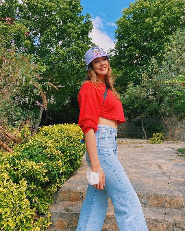 เซห์ร่า กือเนส