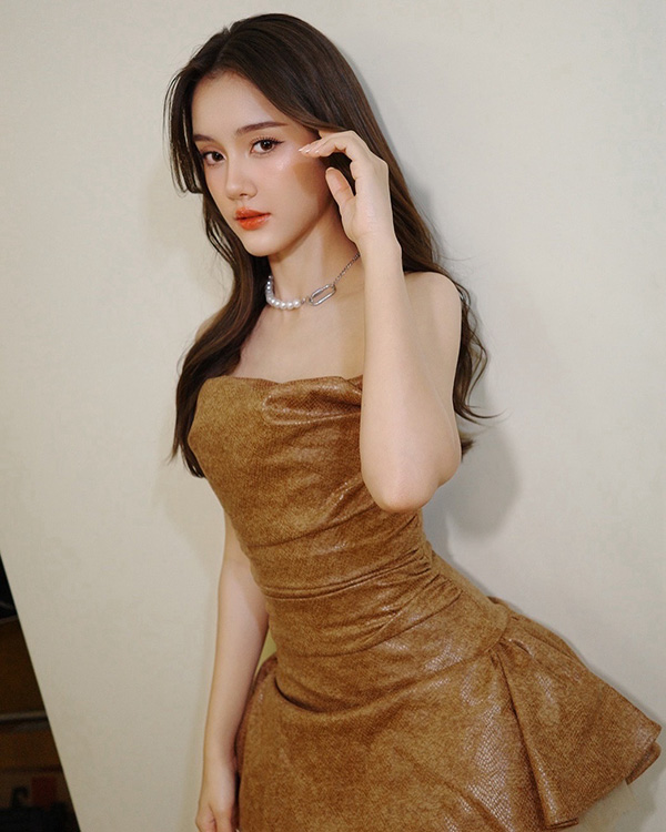 ลิซ่า อลิซา นางเอก สาวไทยข้ามภพป่วนใจแม่ทัพ