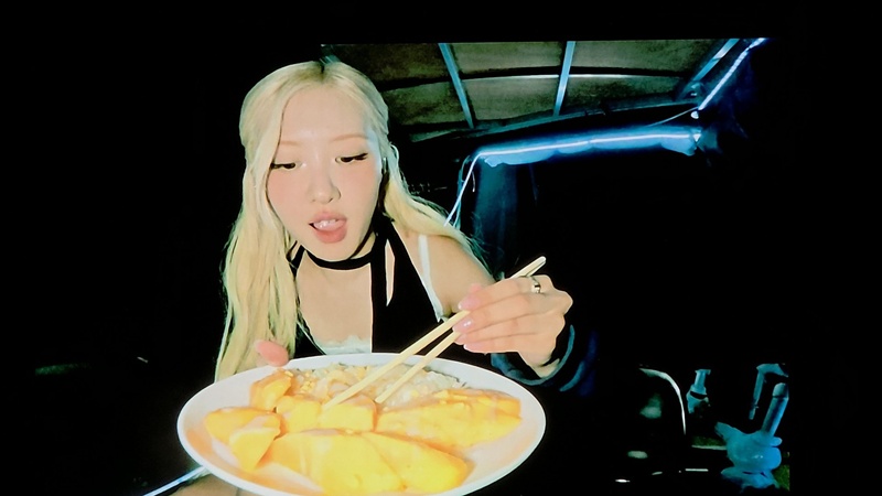 โรเซ่ BLACKPINK  โชว์กินอาหารไทย